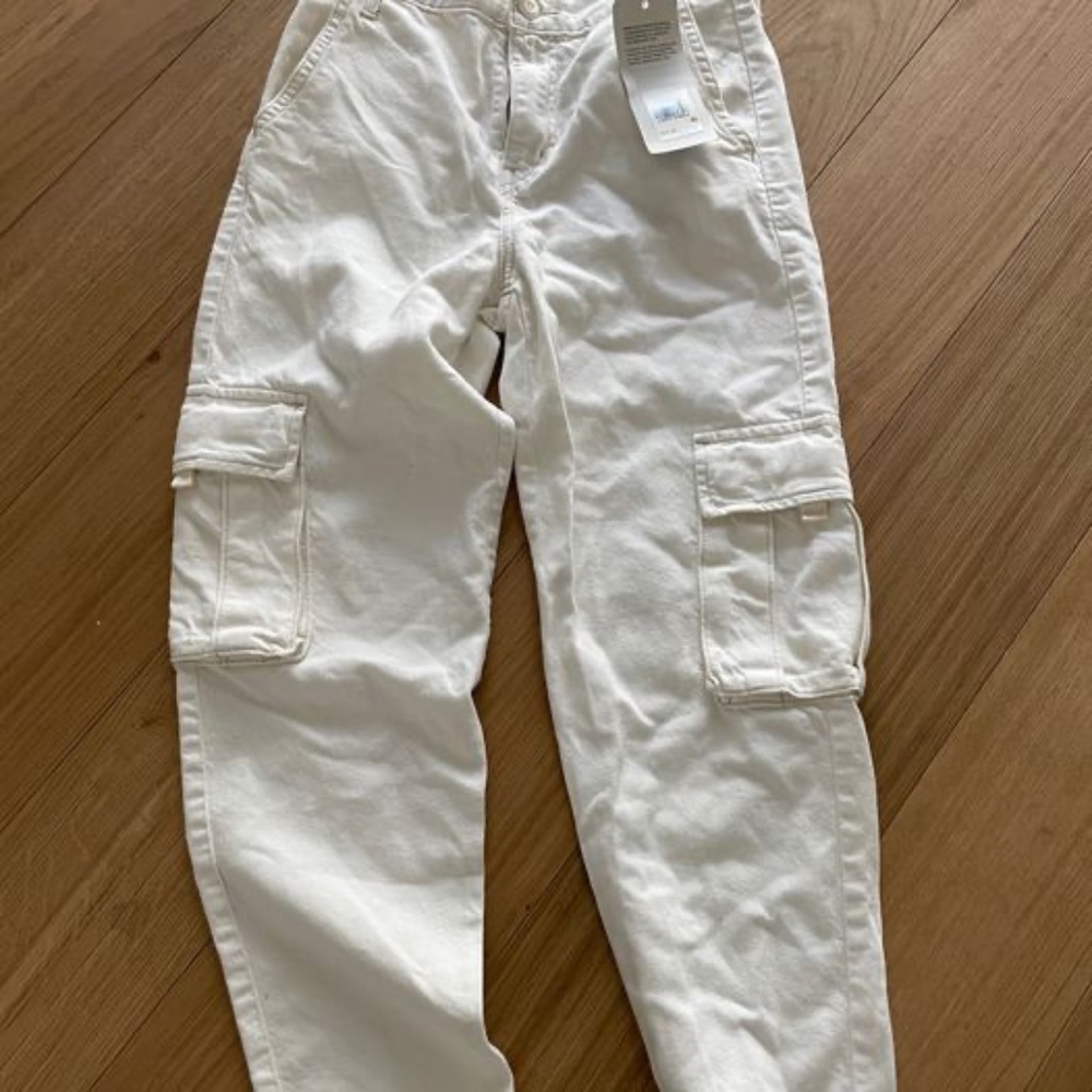 NWT White Levi's Loose Cargo Pants